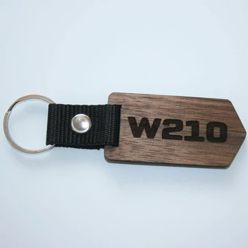Egyedi kulcstartó W210 felirattal