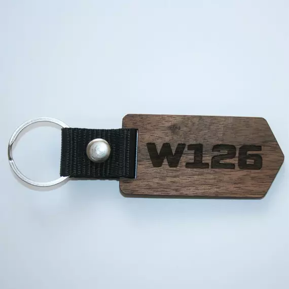Egyedi kulcstartó W126 felirattal