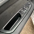 Kép 2/6 - BMW X5 X6 (E70/E71) sofőr oldali carbon ajtóbehúzó panel beszerelve